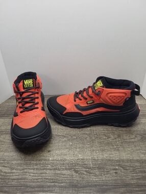 Vans MTE Crosspath Mid anti-slip  Hiking Shoes Boot Mens Size 6.5 Wms 8 Red New